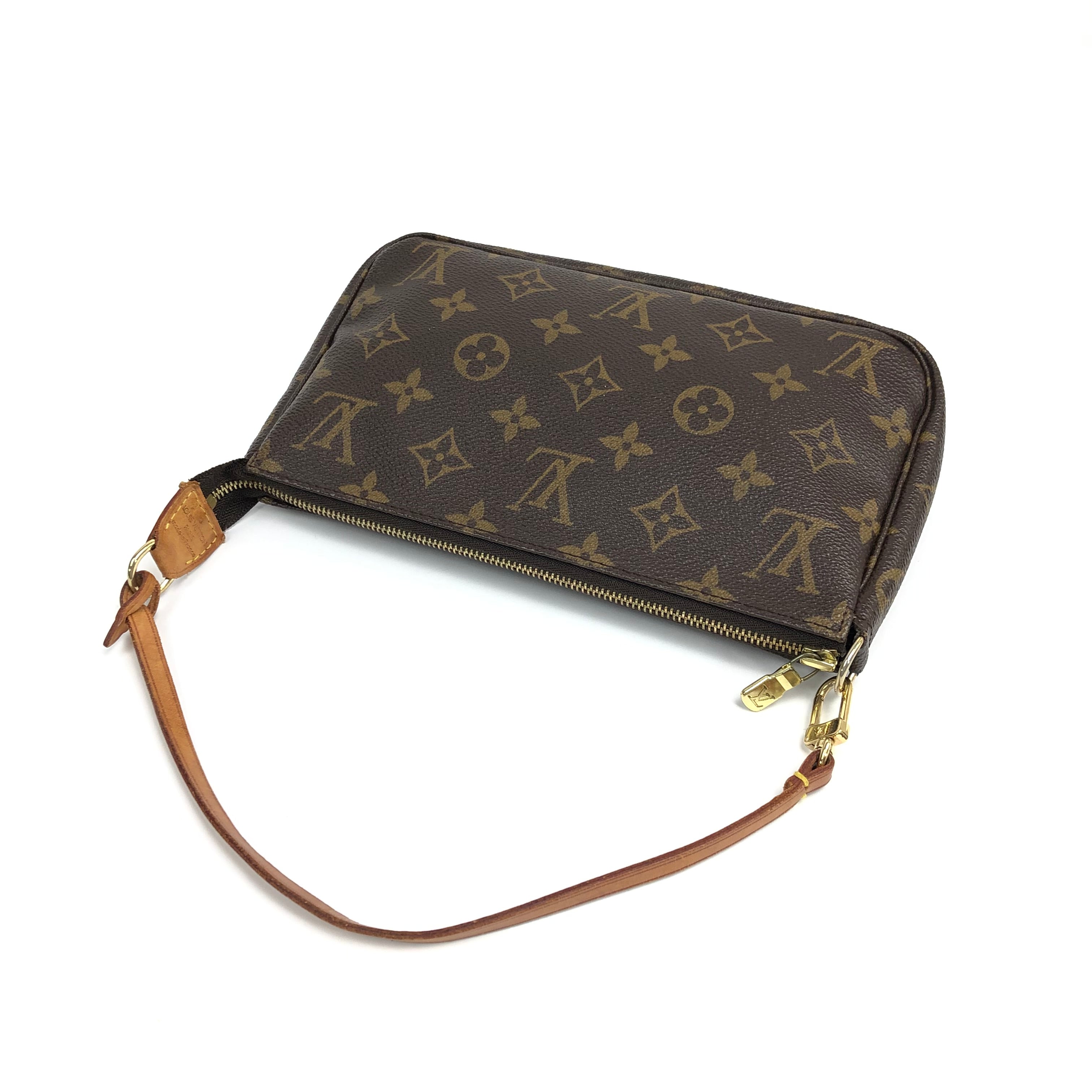 LOUIS VUITTON POCHETTE BAG