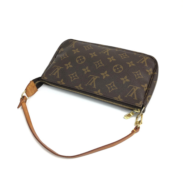 LOUIS VUITTON POCHETTE BAG