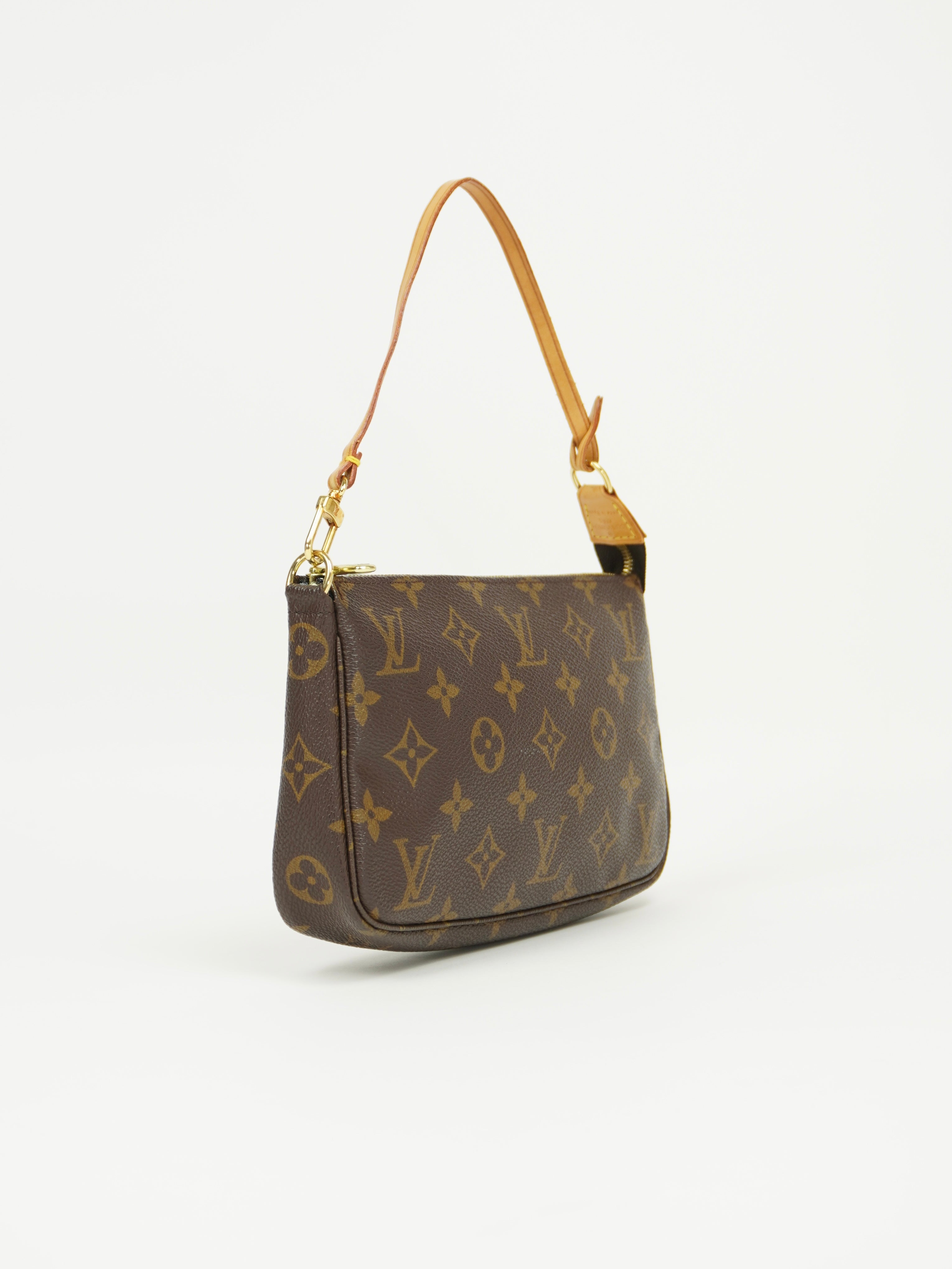 LOUIS VUITTON POCHETTE BAG
