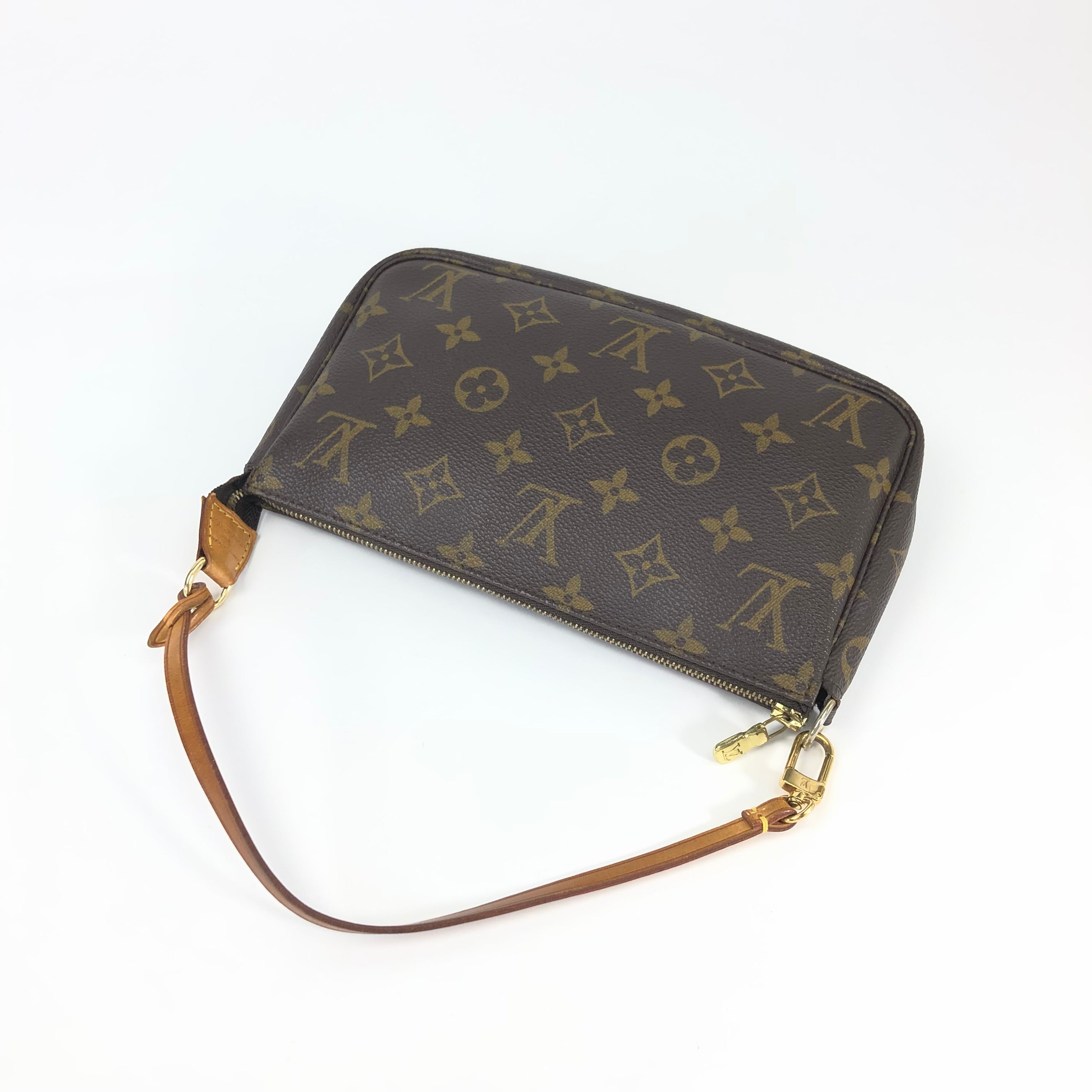 LOUIS VUITTON POCHETTE BAG