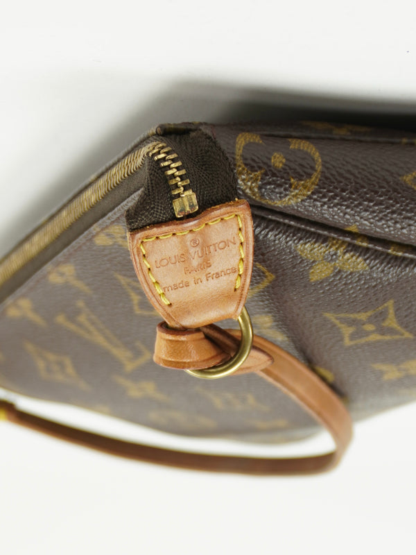 LOUIS VUITTON POCHETTE BAG
