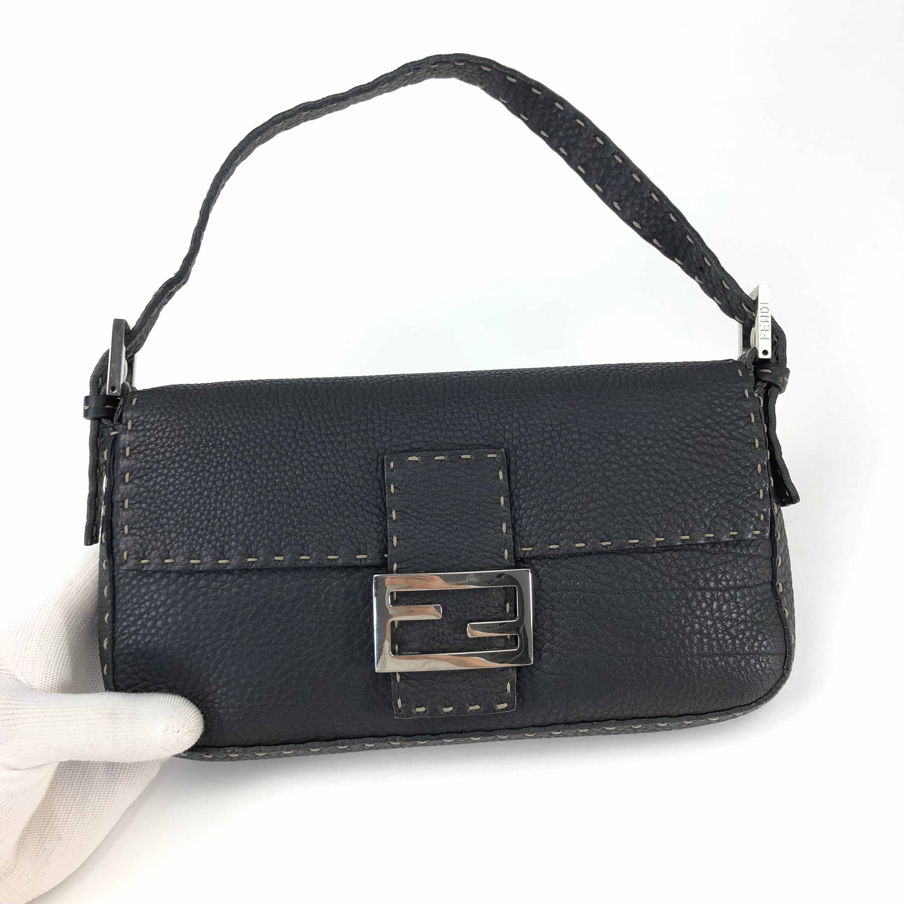 FENDI SELLERIA LEATHER BAGUETTE BAG