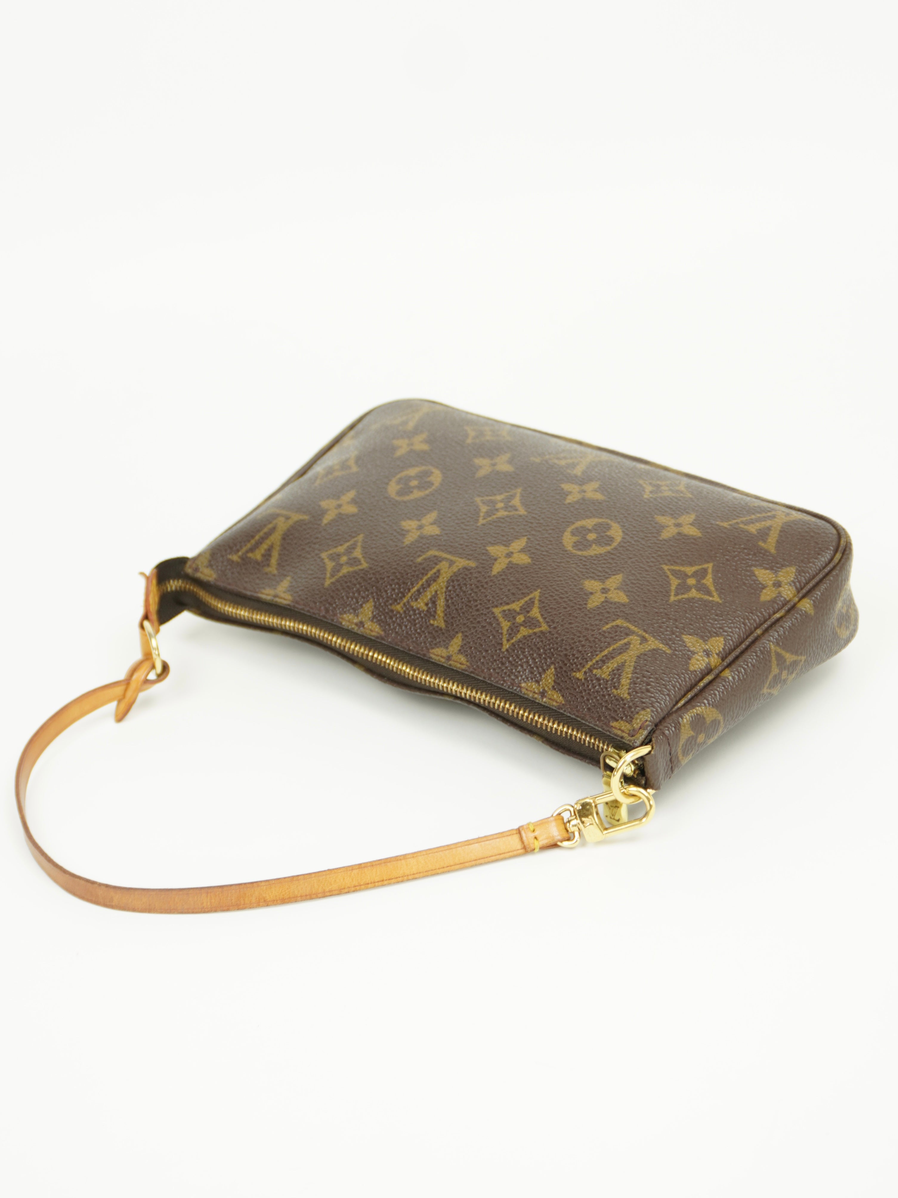 LOUIS VUITTON POCHETTE BAG