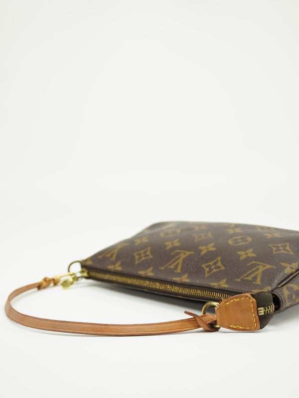 LOUIS VUITTON POCHETTE BAG