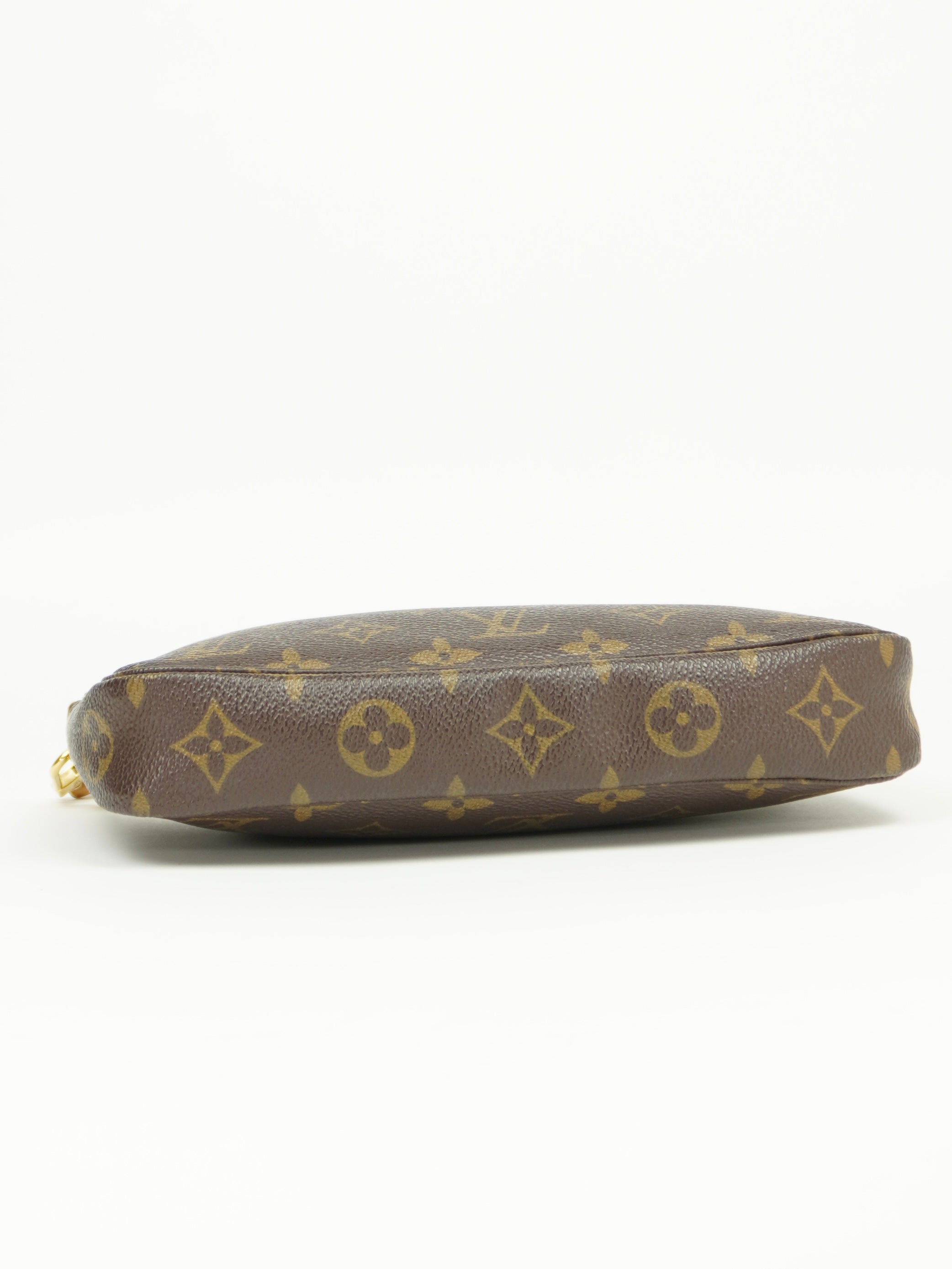 LOUIS VUITTON POCHETTE BAG