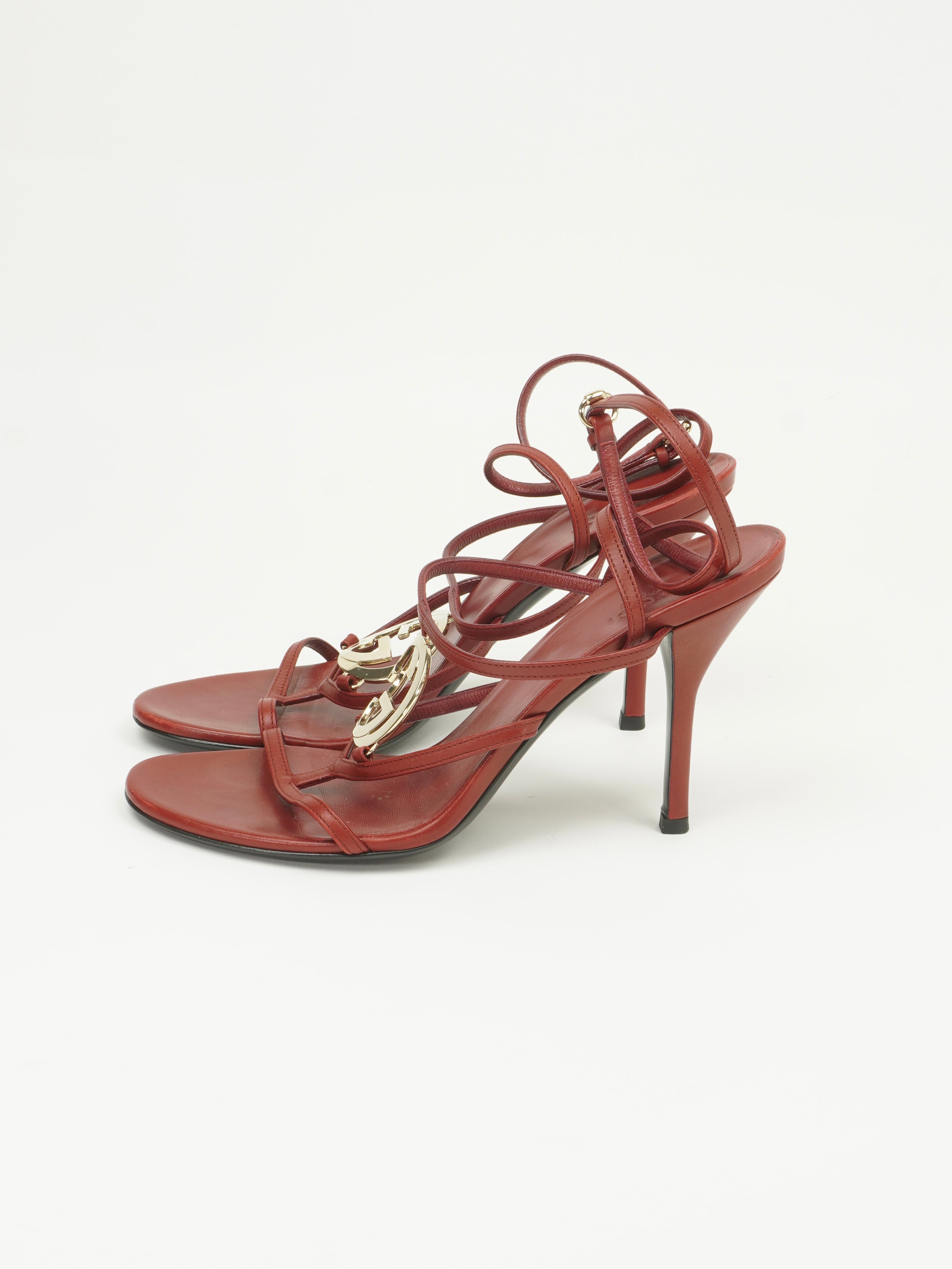 GUCCI RED LEATHER INTERLOCKING G STRAPPY HEELS