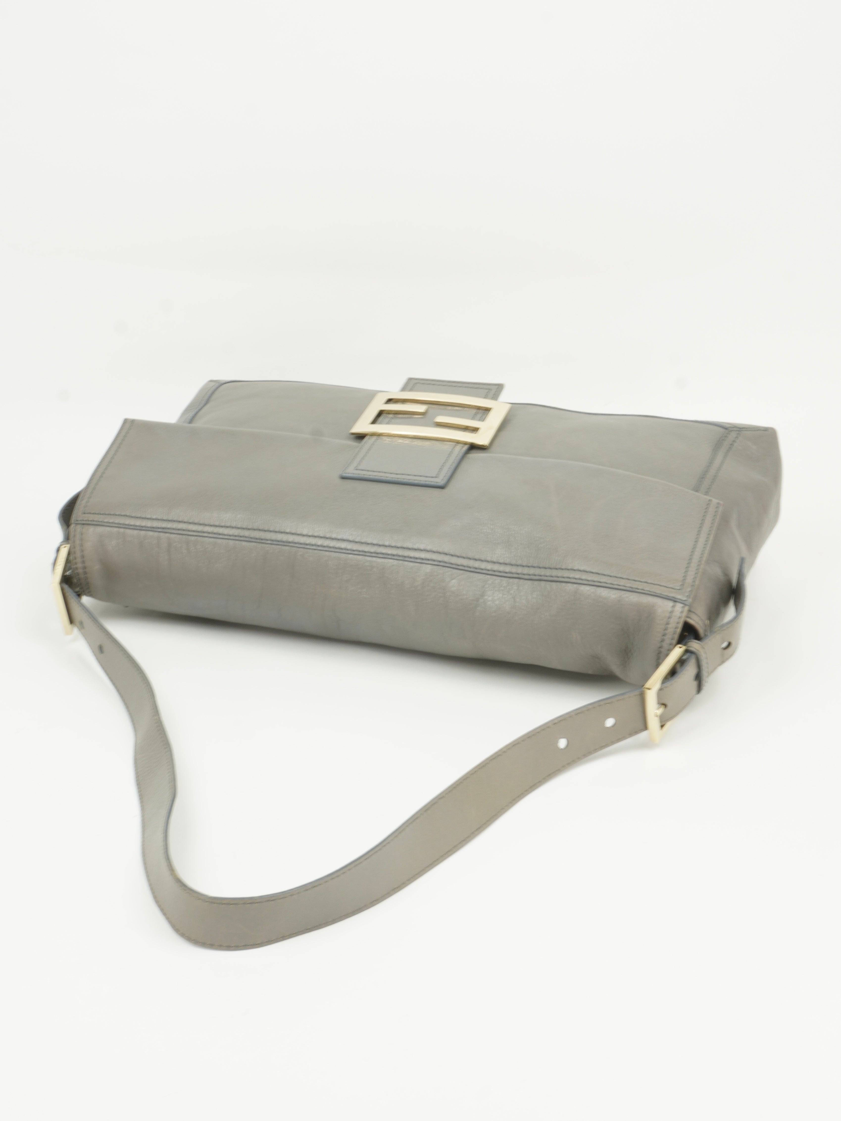 FENDI XL MAMA BAGUETTE BAG