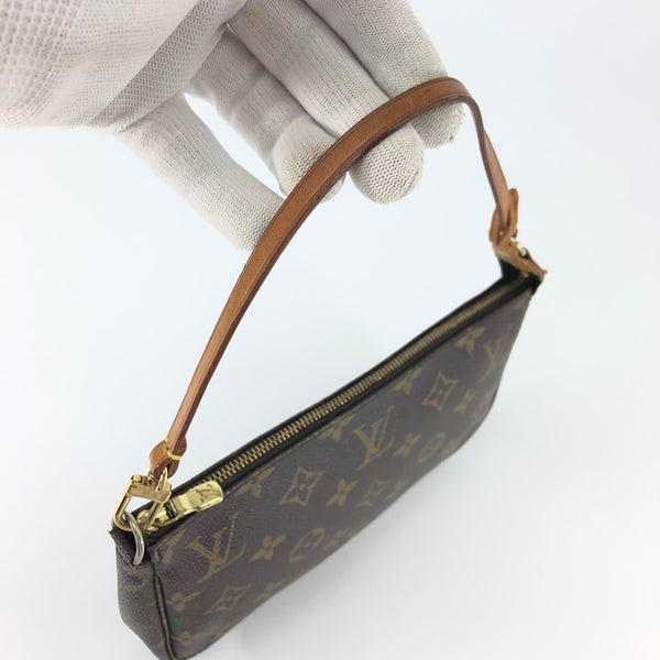 LOUIS VUITTON POCHETTE BAG