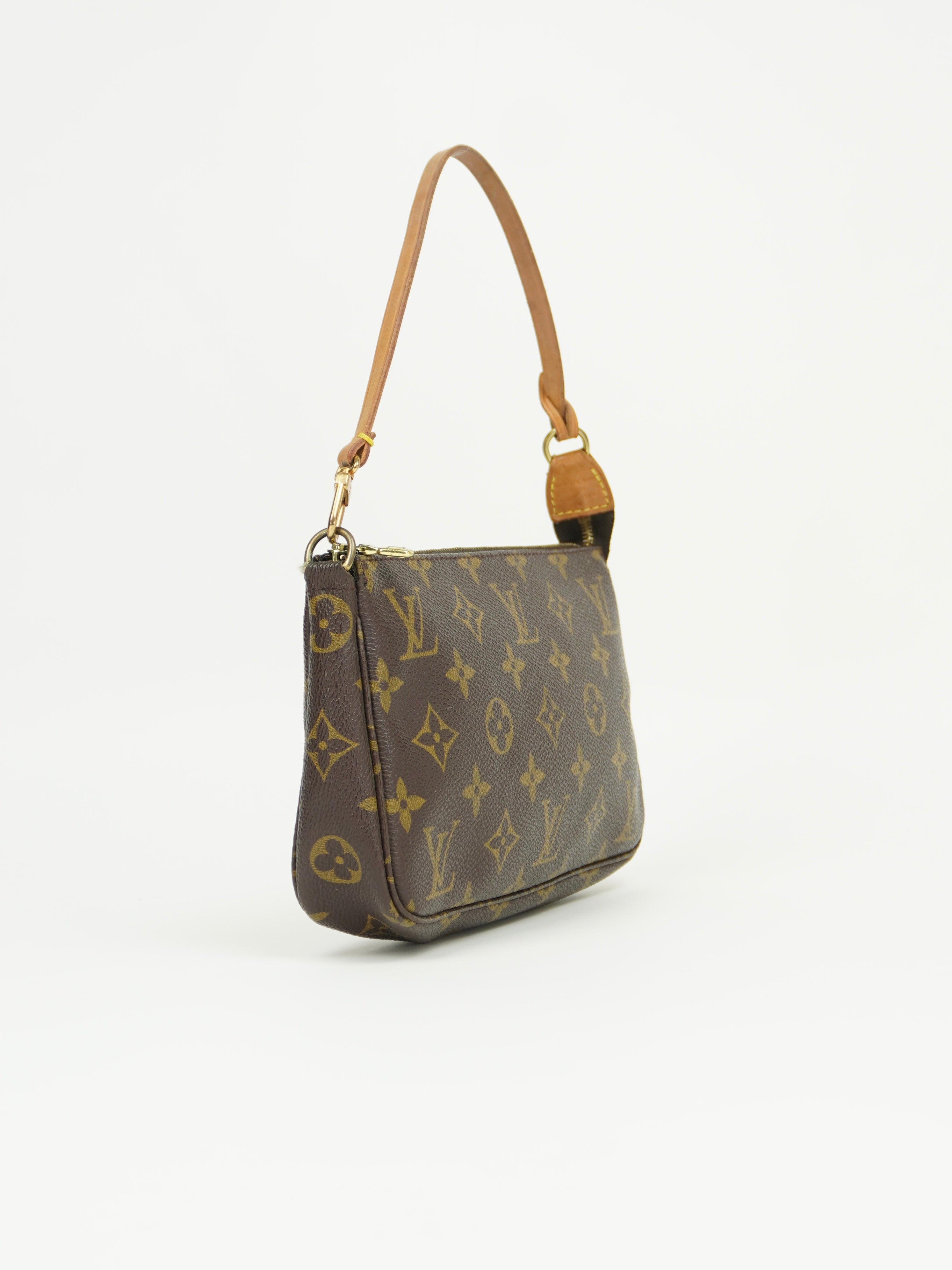 LOUIS VUITTON POCHETTE BAG