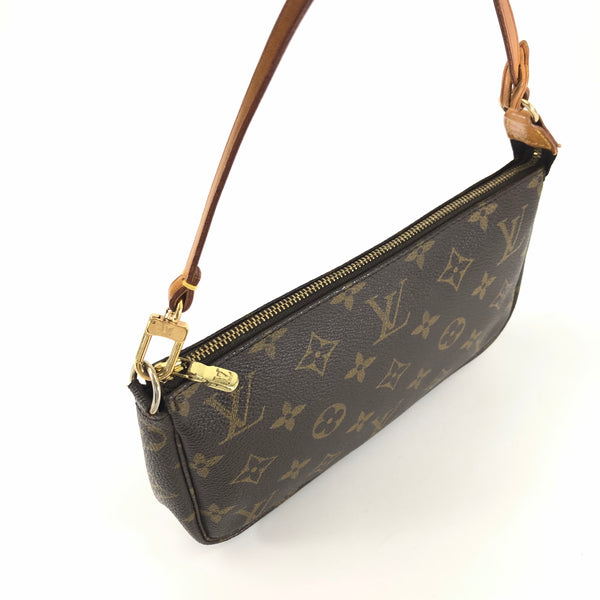 LOUIS VUITTON POCHETTE BAG