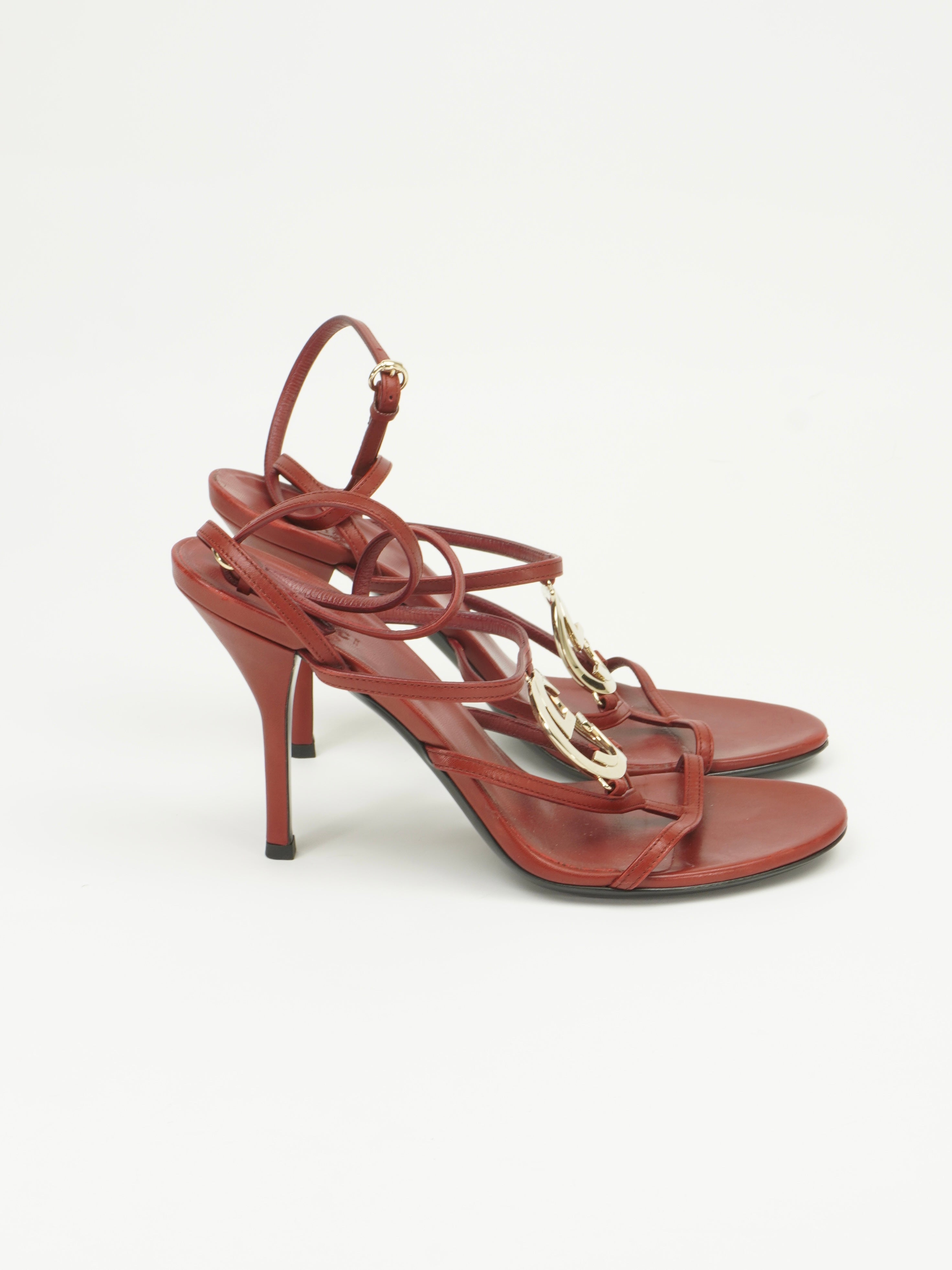 GUCCI RED LEATHER INTERLOCKING G STRAPPY HEELS