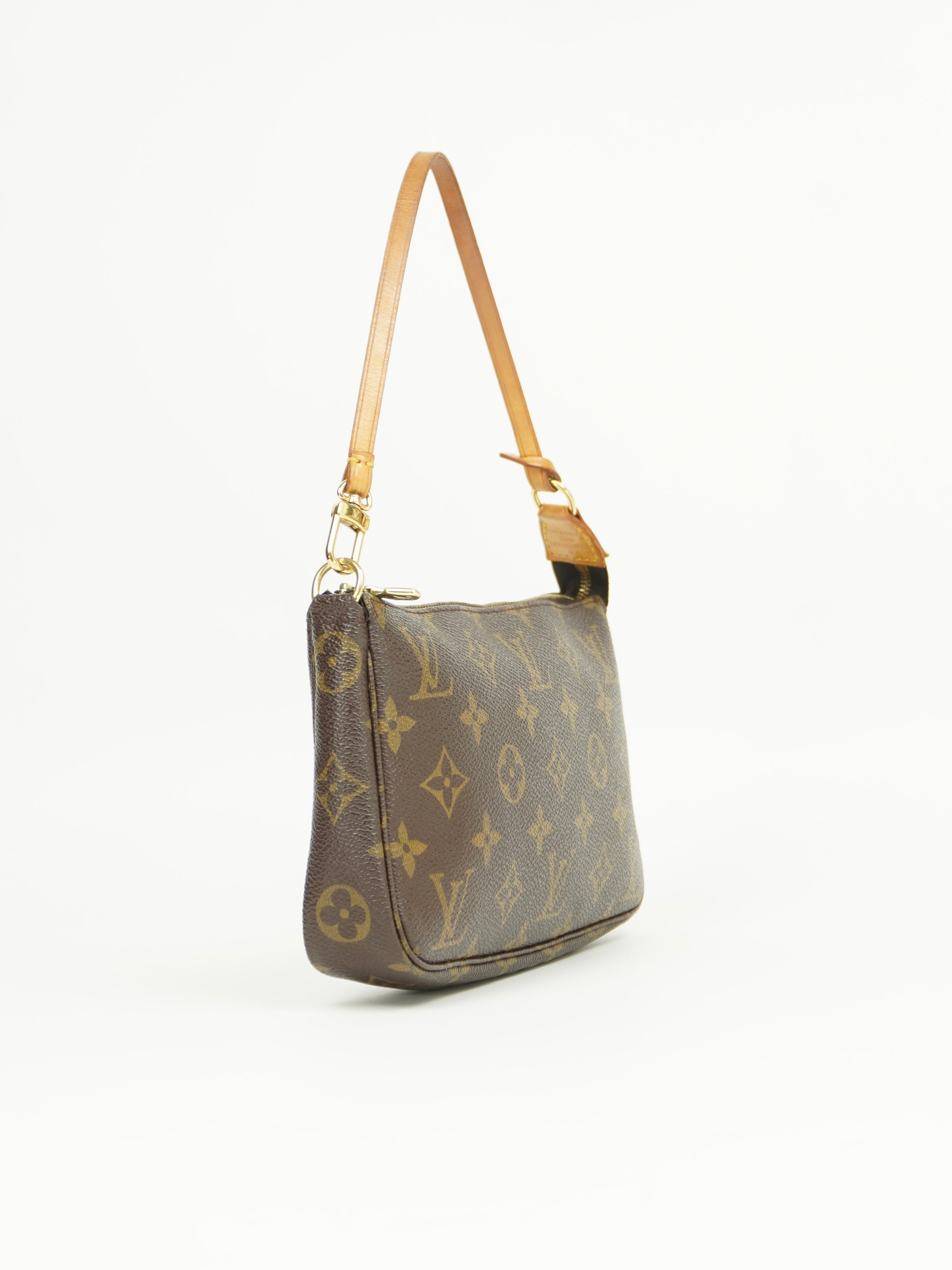 LOUIS VUITTON POCHETTE BAG