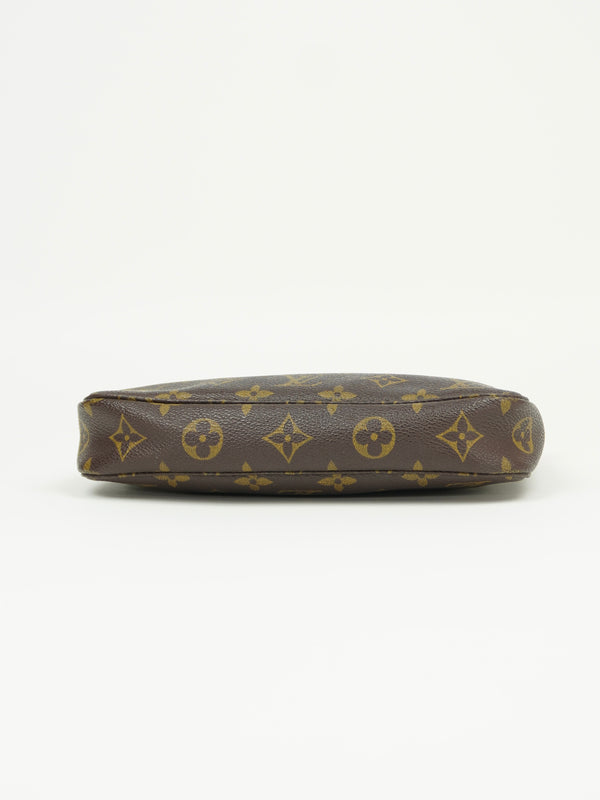 LOUIS VUITTON POCHETTE BAG