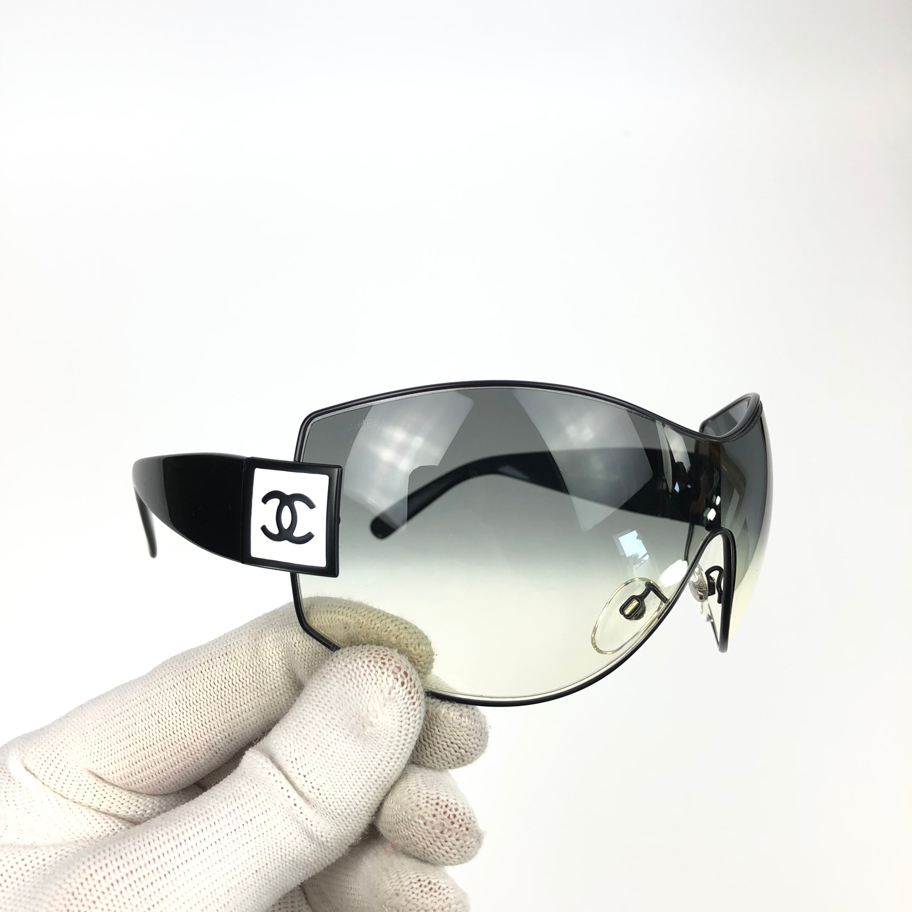 CHANEL LOGO SUNGLASSES