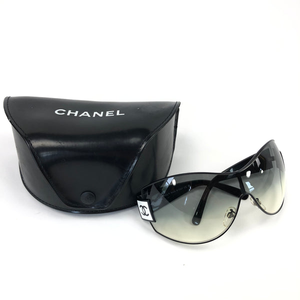 CHANEL LOGO SUNGLASSES